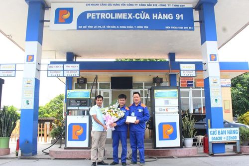 Chi nhánh Xăng dầu Hưng Yên khen thưởng Cửa hàng đạt thành tích xuất sắc tháng 8/2020