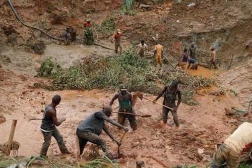 Sập mỏ vàng ở Công Gô, ít nhất 50 người thiệt mạng