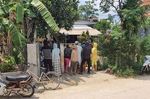 Thiếu niên 16 tuổi tử vong bất thường trước sân nhà