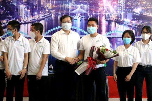 Sau 15 ngày không có ca COVID-19, những bác sỹ tình nguyện cuối cùng rời Đà Nẵng