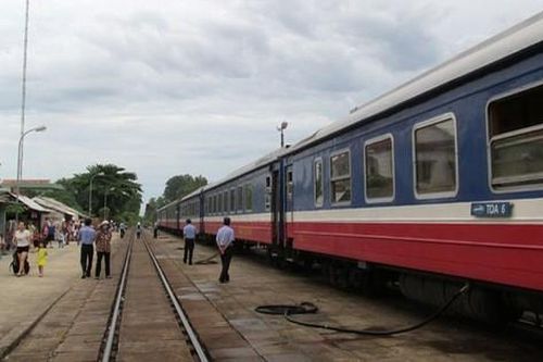 Chạy lại tàu du lịch Hà Nội - Lào Cai sau hơn một tháng tạm dừng