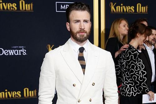 Netizen kêu gọi tôn trọng quyền riêng tư sau sự cố ảnh nhạy cảm của 'Captain' Chris Evans