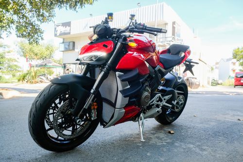 Những mẫu nakedbike mạnh nhất Việt Nam