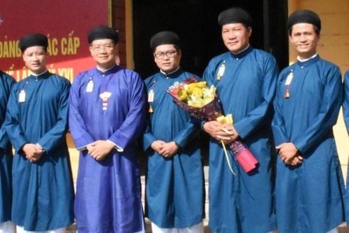 'Người phản đối là chưa hiểu áo dài ngũ thân truyền thống'