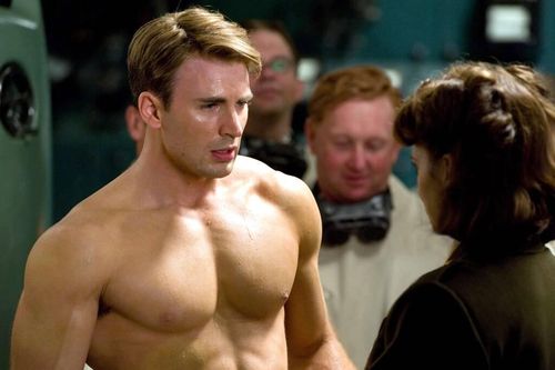 'Captain America' Chris Evans lộ ảnh nhạy cảm
