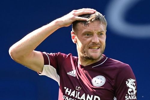Vardy lập cú đúp, Leicester chia ngôi đầu bảng với Arsenal
