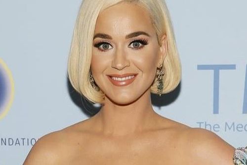 Katy Perry lần đầu xuống phố sau khi sinh