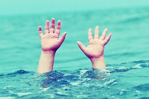 Rủ nhau ra ao chơi, 5 trẻ chết đuối