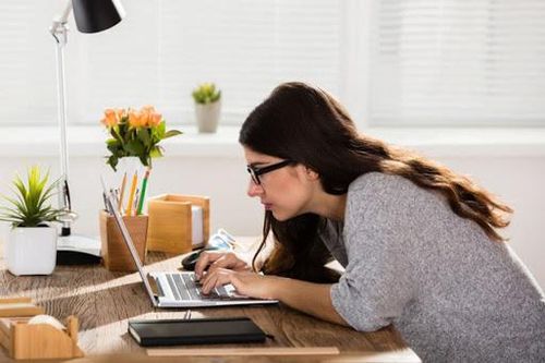 Những thói quen xấu làm ảnh hưởng đến đôi mắt