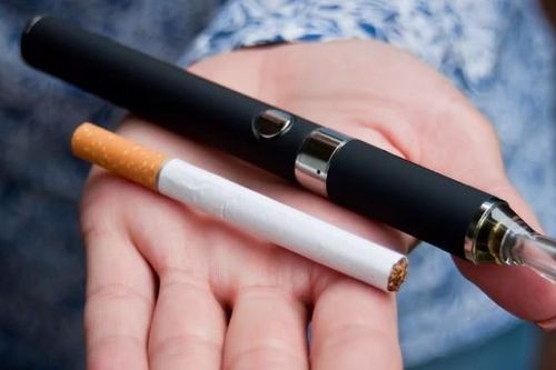 Người trẻ hút thuốc lá có nguy cơ nhiễm Covid-19 cao 7 lần