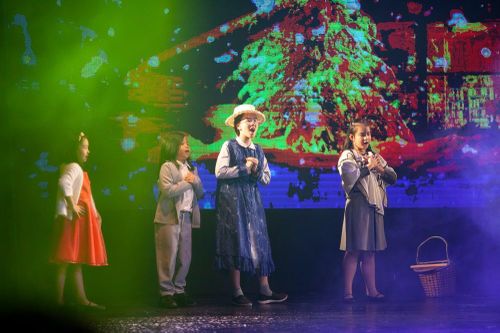 Nhạc kịch học sinh kín vé mùa dịch