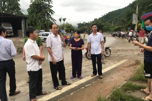 Hà Giang: Đất đá đổ sập nhà dân, một học sinh tử vong
