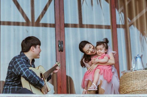 Nguyễn Ngọc Anh chính thức công khai bố của con gái nhỏ MiA trong MV mới