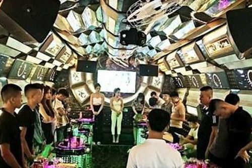 Phát hiện 13 nam nữ bay lắc trong quán Karaoke Thiên Đường ở Hà Tĩnh