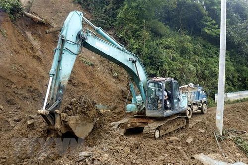 Điện Biên: Sạt lở hơn 2.300 m3 đất đá, Quốc lộ 279 tắc đường gần 4 giờ