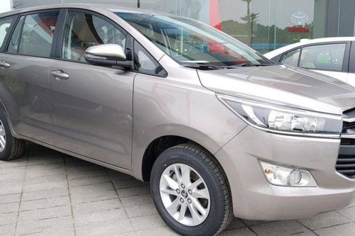 Toyota Innova giảm tới 60 triệu đồng tại đại lý