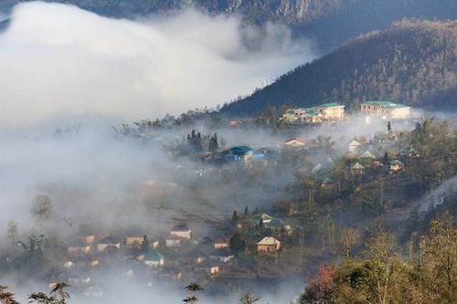 Ai lên xứ mưa mùa này