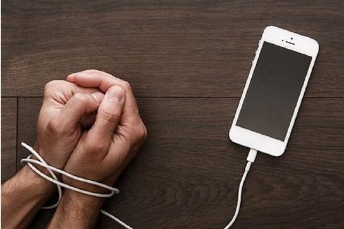 5 thói quen nguy hiểm cần bỏ khi sử dụng điện thoại thông minh
