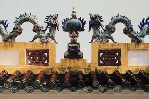 Bắt kẻ trộm trái châu gần 100 tuổi ở lăng Ông Bà Chiểu