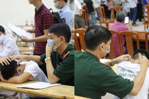 Hình ảnh gây xúc động: Bố xoa đầu, động viên con trai trong ngày làm thủ tục nhập học