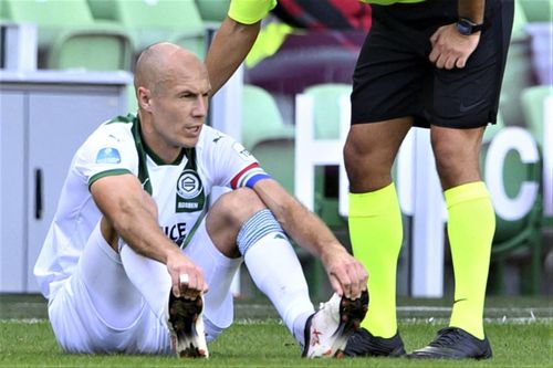 Robben chấn thương sau 30 phút tái xuất giải Hà Lan