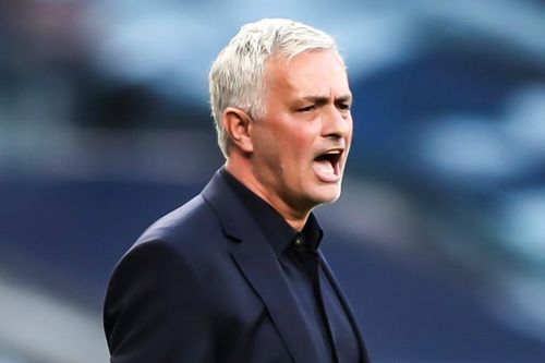 HLV Mourinho trách trọng tài sau trận thua Everton