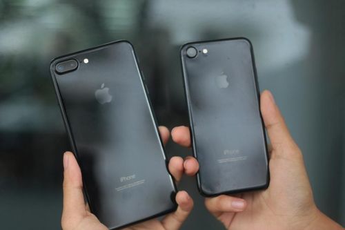 Chiếc iPhone giá trăm triệu khi về Việt Nam đầu tiên