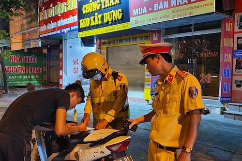 Hà Đông mạnh tay xử lý xe tải vào phố cấm