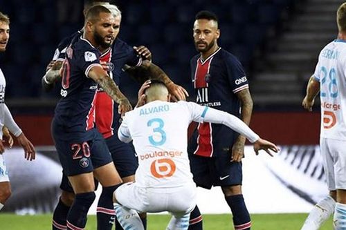 VIDEO Cận cảnh Neymar đấm lén cầu thủ Marseille và bị đuổi khỏi sân