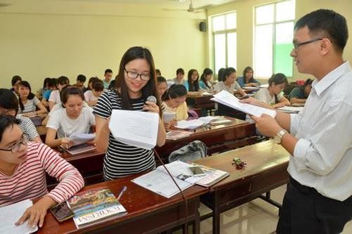 Thi giảng viên chính có cần chứng chỉ ngoại ngữ, tin học?