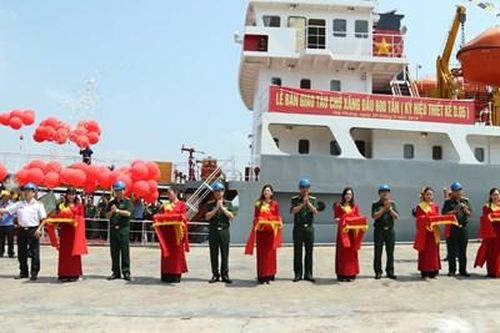 'Vượt qua khó khăn, hướng ra biển'
