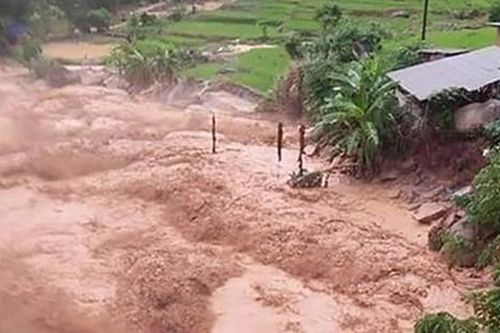 Nhiều nơi xảy ra dông lốc, thiên tai