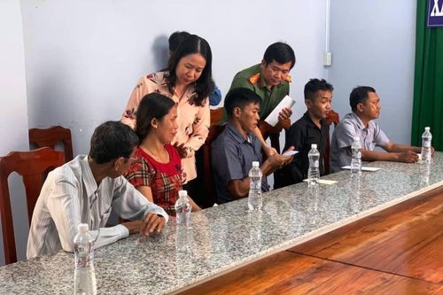Bí thư Tỉnh ủy An Giang thăm các gia đình có nạn nhân bị đuối nước
