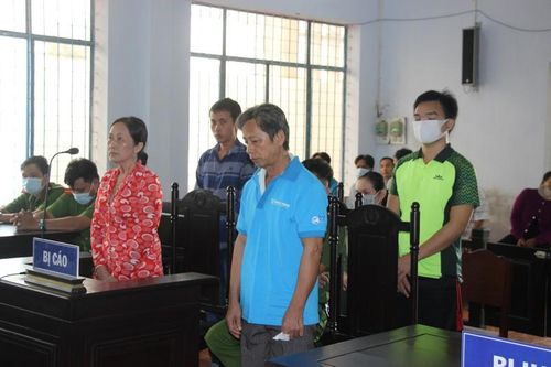 Cà Mau: Tạt xăng đốt đoàn cưỡng chế, cả gia đình lĩnh án gần 30 năm tù
