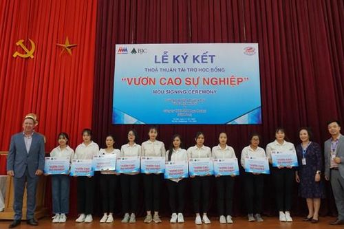 MM Mega Market Việt Nam tài trợ học bổng 'Vươn Cao Sự Nghiệp'