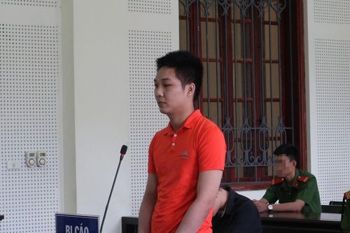 Vệ sĩ quán bar nổi tiếng ở TP Vinh nhận 'xách' hàng trắng lĩnh 16 năm tù