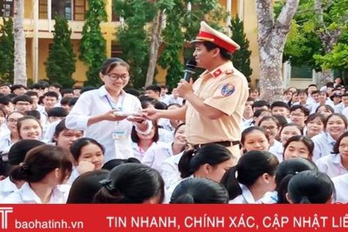 6.000 giáo viên, học sinh Đức Thọ bổ sung kiến thức pháp luật về ATGT