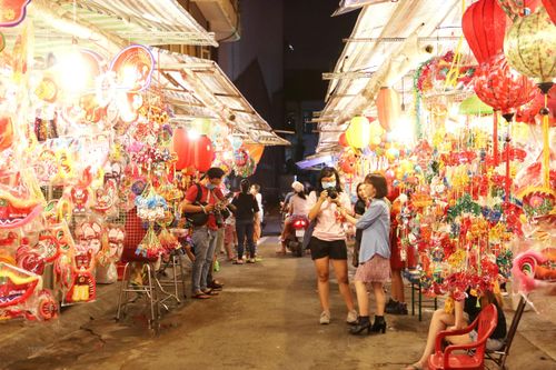 TP Hồ Chí Minh: Phố lồng đèn quận 5 'đìu hiu' trước dịp Tết Trung Thu