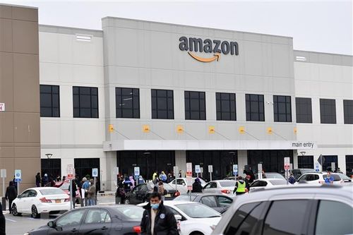 Amazon tuyển thêm 100.000 nhân viên đáp ứng nhu cầu mua sắm trực tuyến