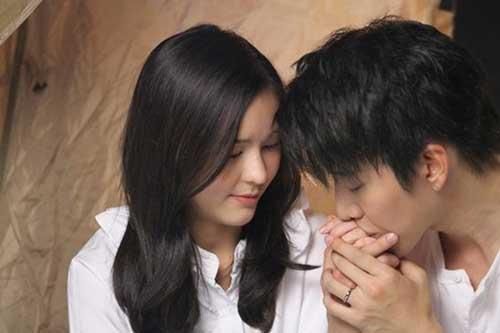 Sinh nhật vợ nhưng nửa đêm chồng mới về nhà, cô chưa kịp trách móc thì đã phải bật khóc khi nhìn món quà anh tặng