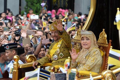 Có gì trong bữa tiệc xa hoa dài 2 tuần của Quốc vương Brunei, riêng 17 triệu đô chi cho việc mời ông hoàng nhạc Pop Michael Jackson?