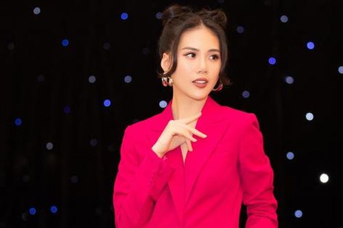 Siêu mẫu Quỳnh Hoa khác lạ với tóc búi Natra