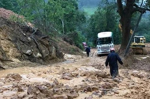 Điện Biên: Mưa lớn gây sạt lở, ách tắc cục bộ trên Quốc lộ 279