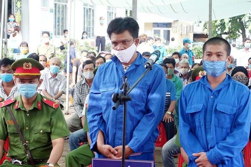 Nhận án tù giam vì tổ chức cho người khác xuất nhập cảnh trái phép