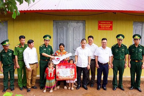 Bộ đội Biên phòng tỉnh hoàn thành chương trình làm nhà cho hộ nghèo