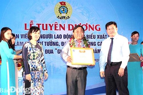 Chủ tịch Công đoàn tích cực tham gia công tác xây dựng Đảng