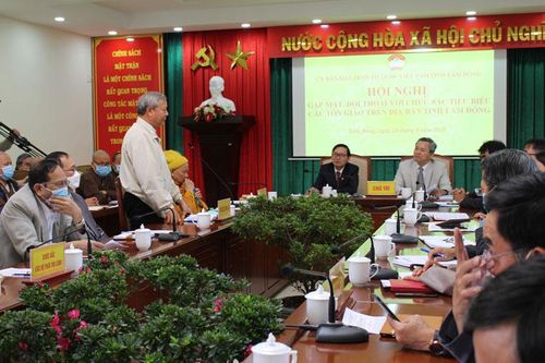 Lắng nghe kiến nghị của các chức sắc tôn giáo
