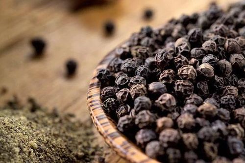6 công dụng bất ngờ của hạt tiêu
