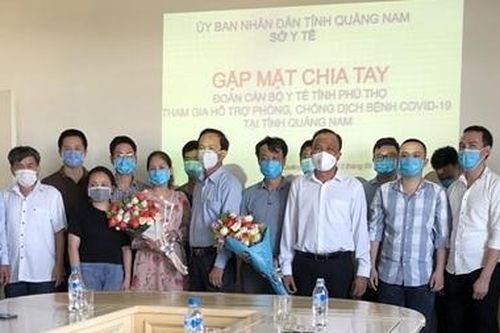 Đoàn y, bác sĩ tình nguyện Phú Thọ chia tay Quảng Nam sau hơn 1 tháng 'chia lửa'