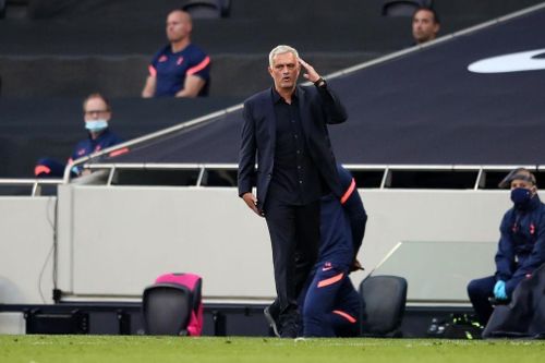 Nhận thất bại chưa từng có, Mourinho chê Tottenham lười, trách Everton ăn gian